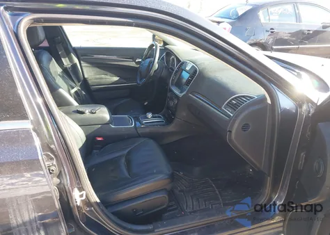 2015 Chrysler 300 Limited z USA, uszkodzony, nr VIN 2C3CCARG5FH820495